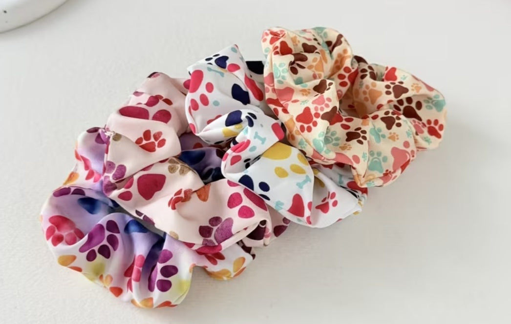 Paw pattern scrunchies